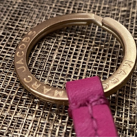 Authentic Marc Jacobs key pouch - Picture 10 of 10